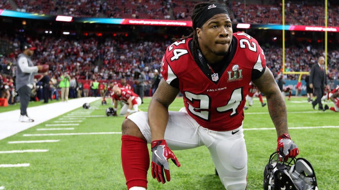 devonta-freeman-falcons-contract-rumors-elite-paid.jpg