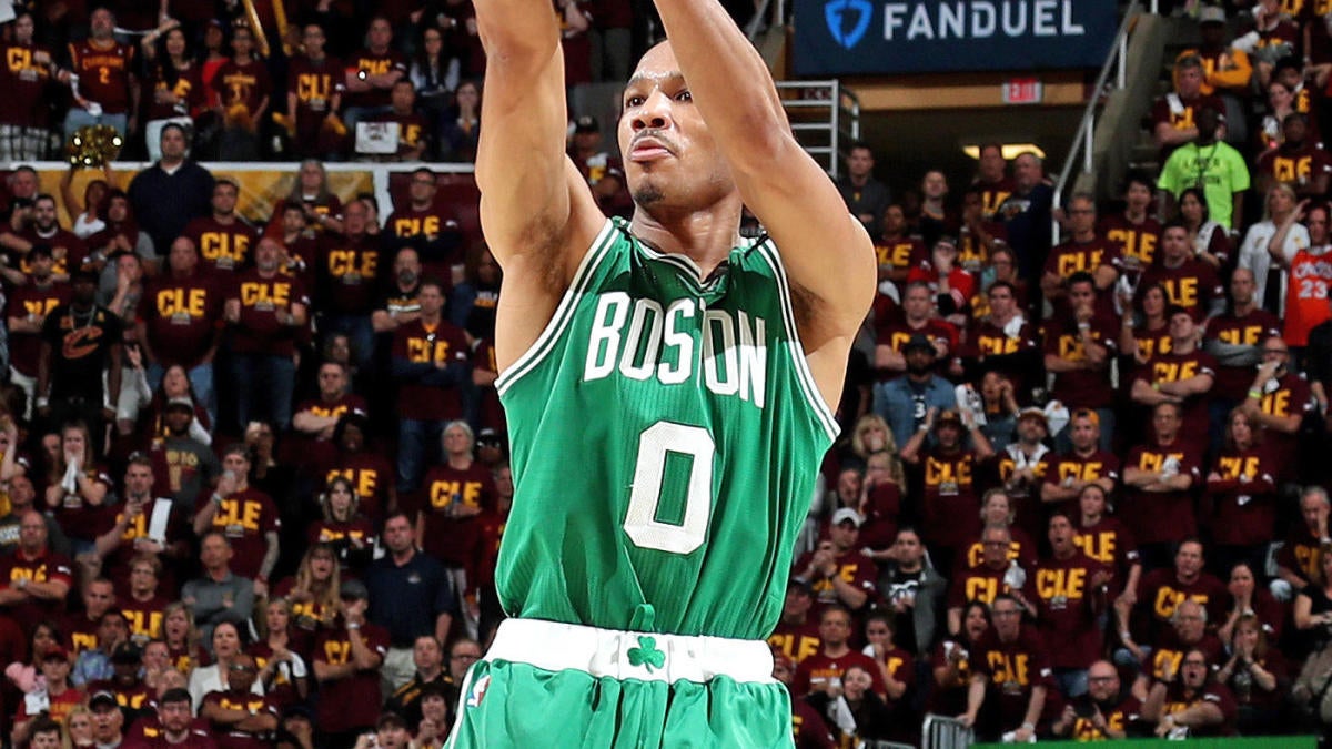 Avery Bradley stuns Cavs with last-second shot; Celtics win Game 3