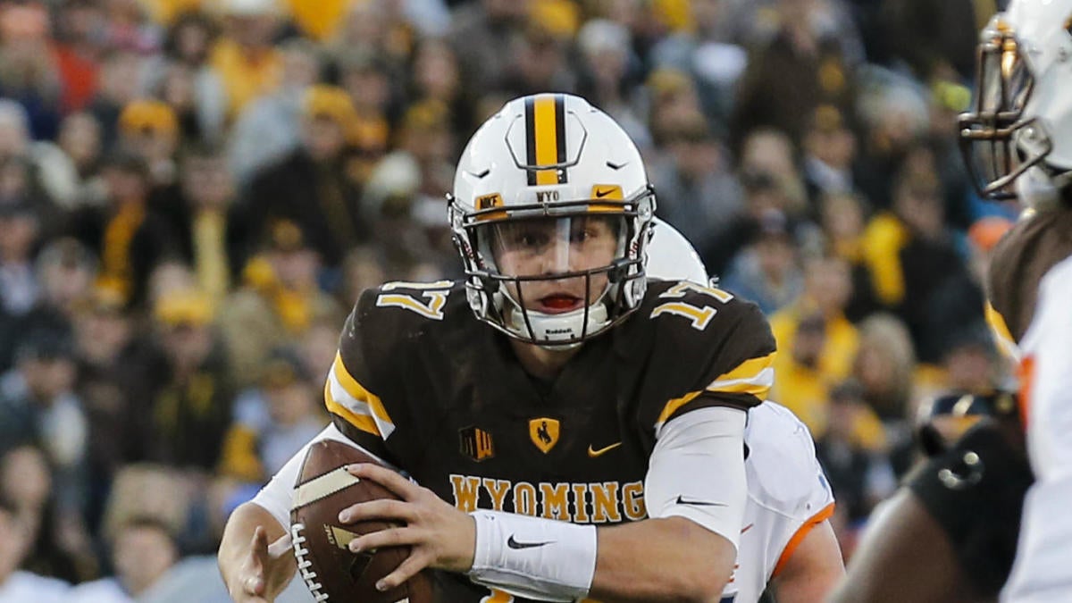 Josh Allen's FINAL College Game! (2017 Famous Idaho Potato Bowl CMU vs.  Wyoming) 