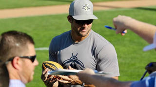 Tim Tebow's silly baseball stunt isn't hurting anything