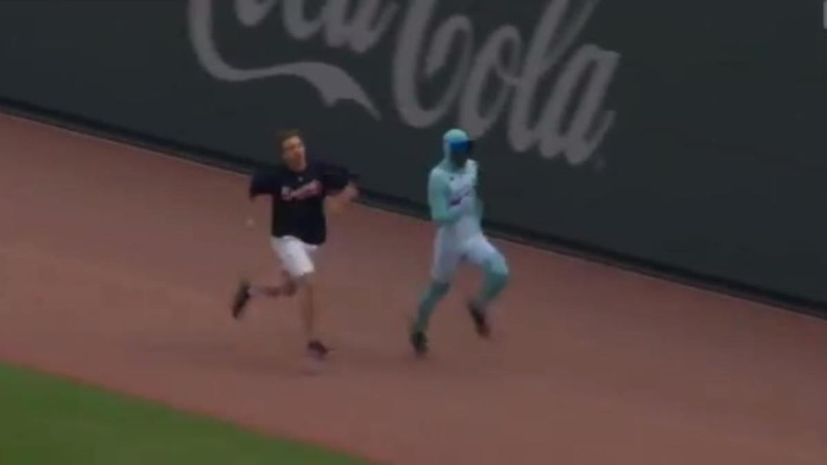 The Freeze overcame an early stumble to beat another Braves fan in a race  at SunTrust Park  MLBcom