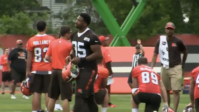 myles-garrett-browns-foot-06-14-17.png
