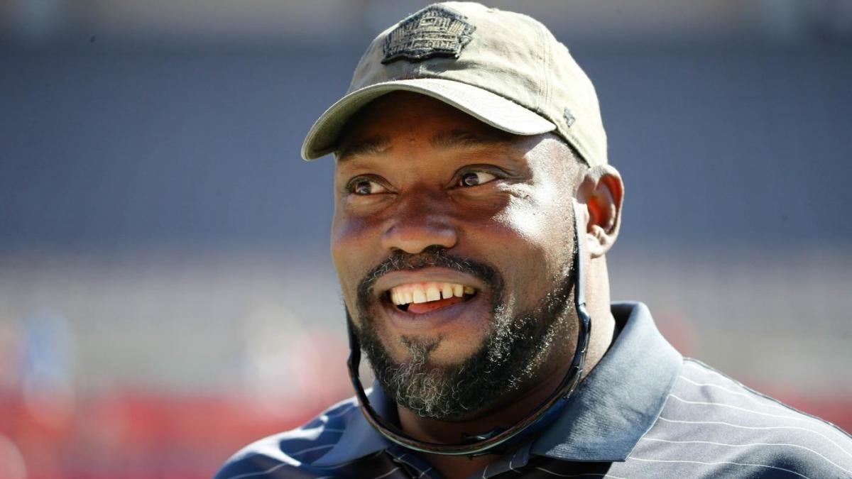 Hall of Fame NFL player Warren Sapp experiencing memory loss, will donate  brain 