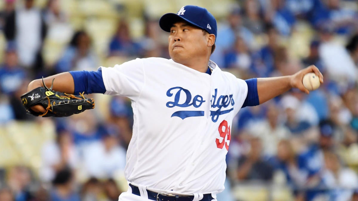 Dodgers Hyun-Jin Ryu throws a two-hitter but loses, 2-1