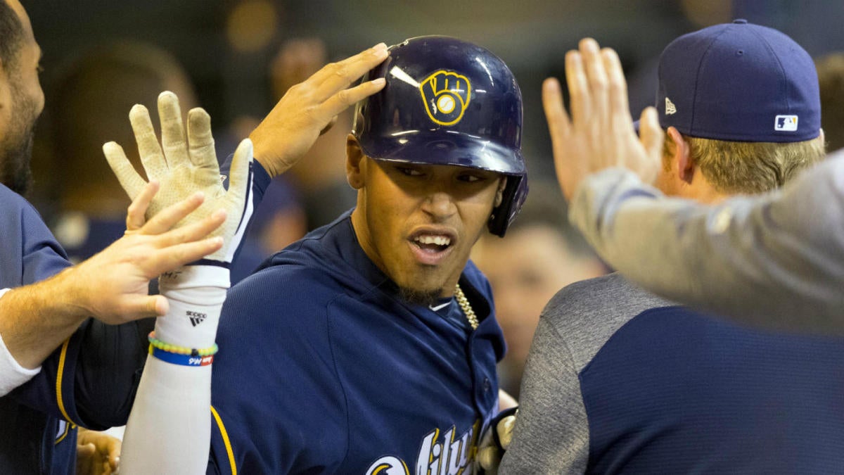 LOOK: Brewers shortstop Orlando Arcia takes a mid-game ice cream