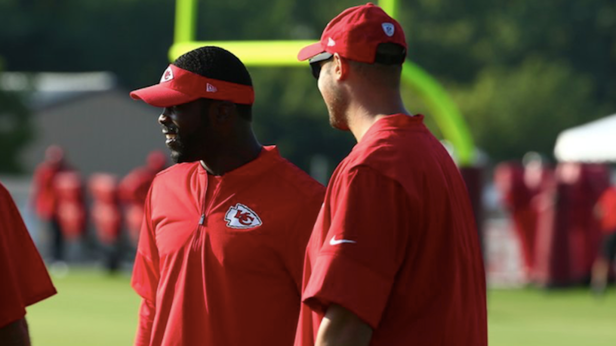 Michael Vick Is Back In The Nfl As A Coaching Intern For An Afc West Team Cbssports Com