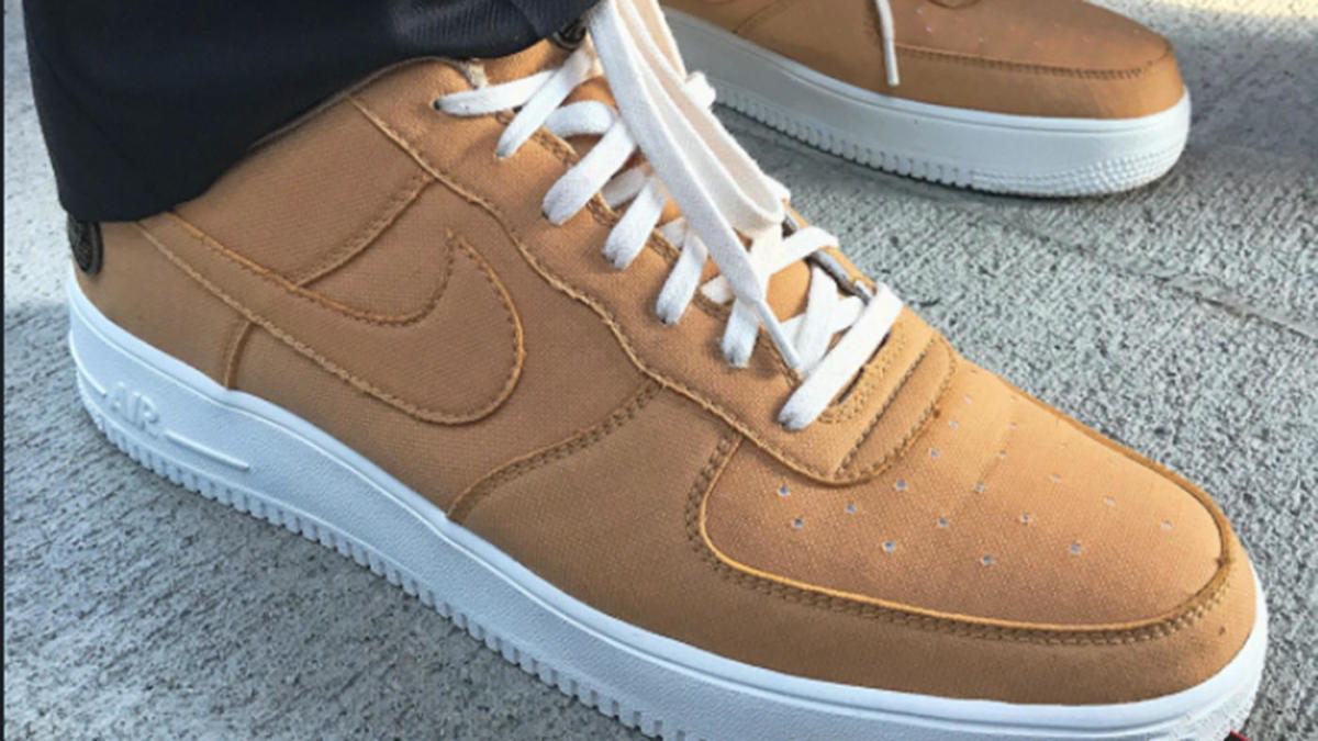 LOOK: Jerry Jones has gold sneakers to match gold Hall of Fame jacket ...