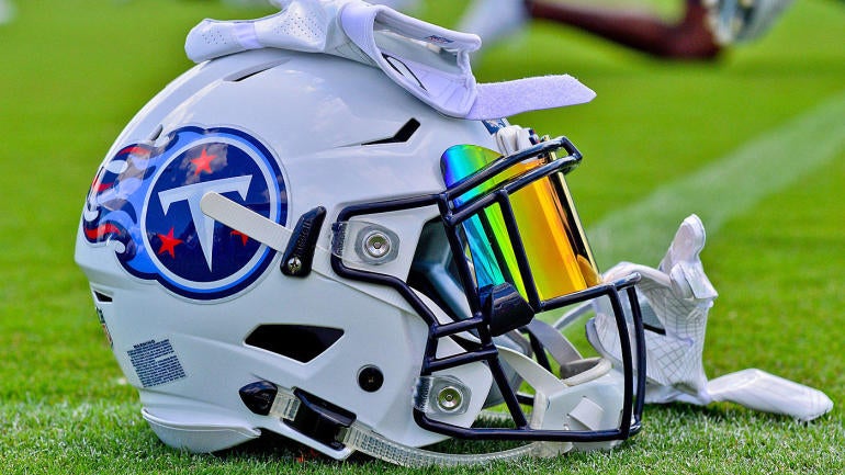titans-helmet.jpg