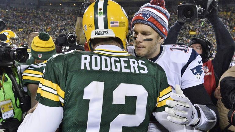 LOOK: Aaron Rodgers, Tom Brady appear to support kneeling 