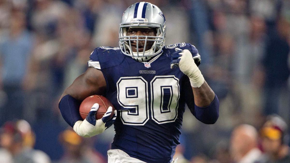 Fair or foul? Cowboys' DeMarcus Lawrence won't sign autograph for