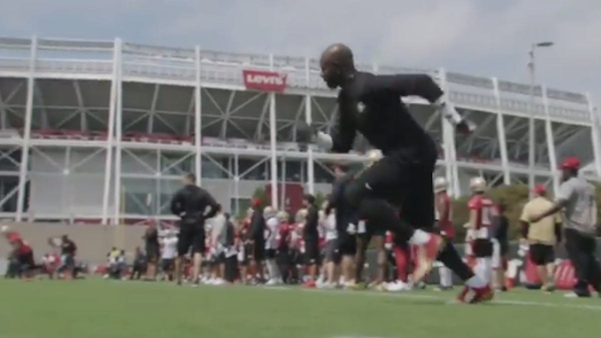 49ers legend Jerry Rice looks ready to take the field again as he