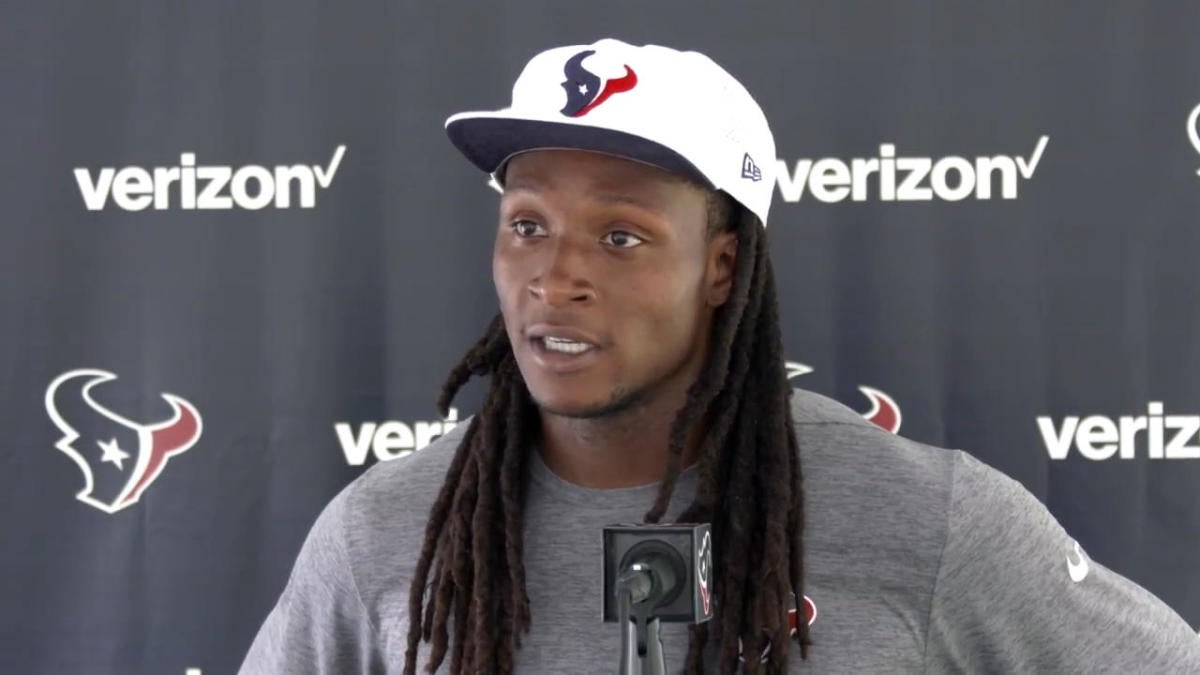 Houston, Texas, USA. 14th Oct, 2018. Houston Texans wide receiver DEANDRE  HOPKINS (10) leaps to make a catch for a touchdown defended by Buffalo Bills  cornerback TREDAVIOUS WHITE (27) defends during the