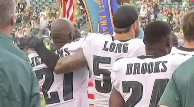 chris-long-eagles-anthem-08-18-17.png
