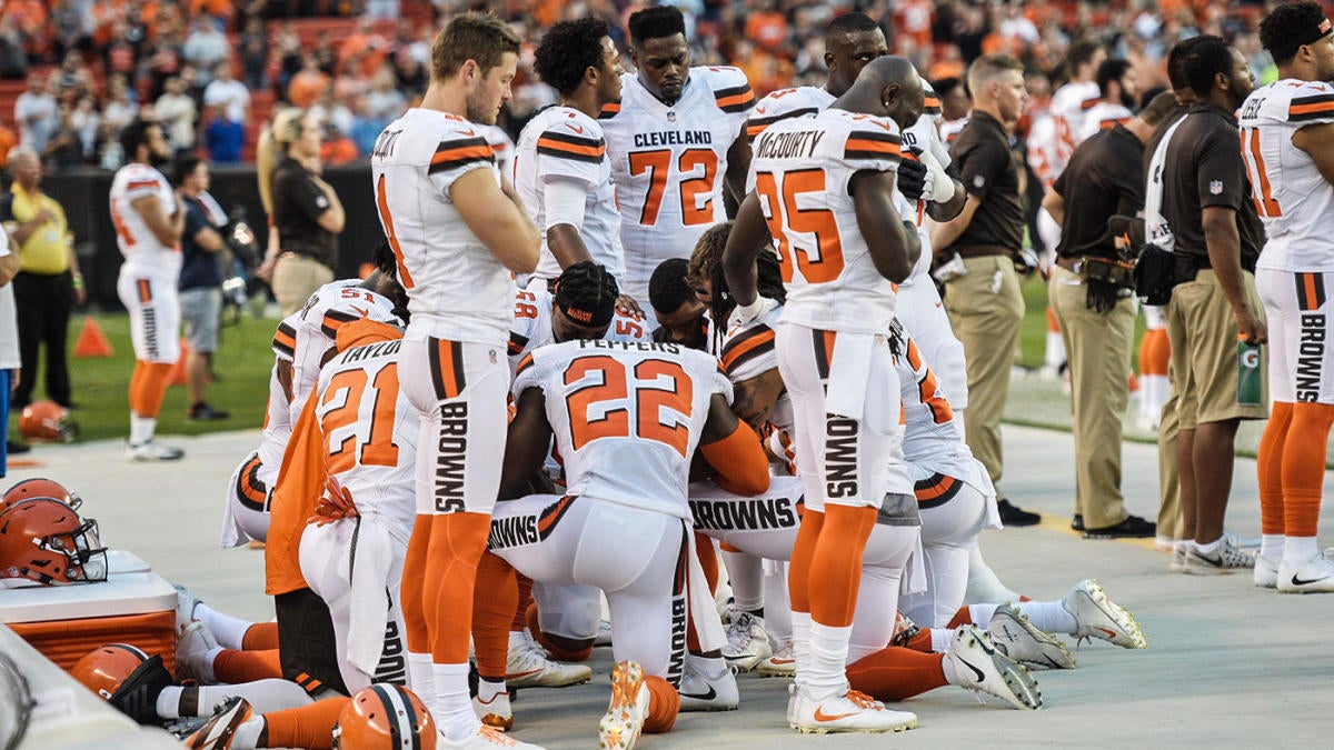 First White Nfl Player To Kneel During National Anthem Explains His Decision Cbssports Com