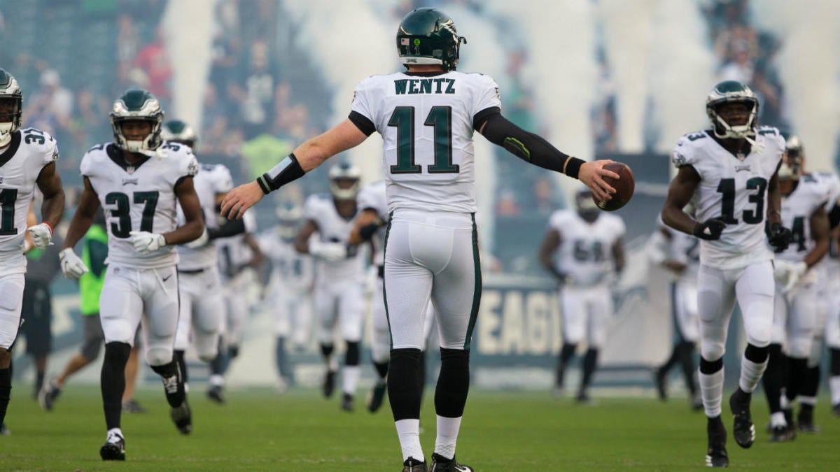 Carson Wentz Was Looking Sexy As Heck Today At Eagles Training Camp