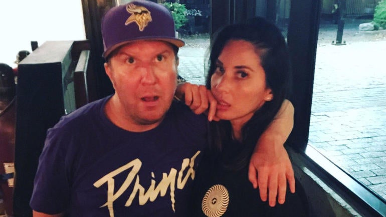 LOOK: The Vikings are trying to woo Aaron Rodgers' ex 