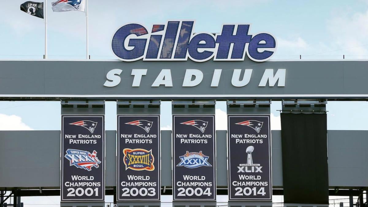 LOOK Patriots use Gillette Stadium scoreboard to 