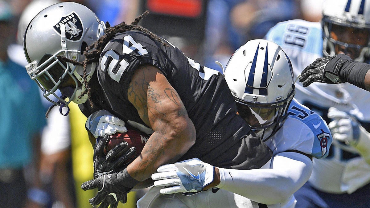 Raiders' Marshawn Lynch, running strong at 32, faces former team in England