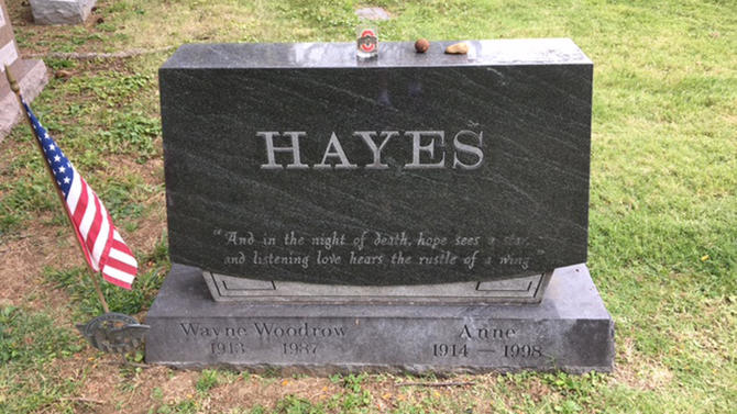 woody-hayes-grave.jpg