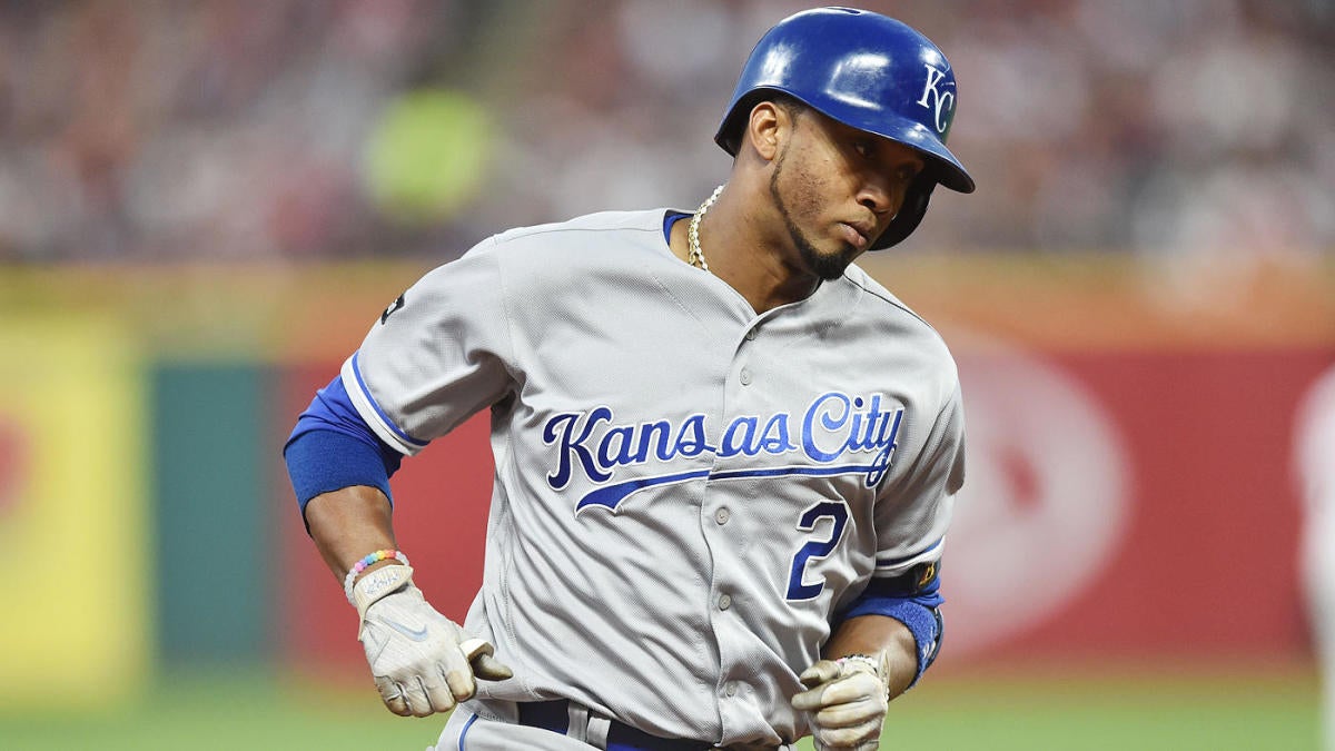 Royals bring back 2015 ALCS MVP Alcides Escobar