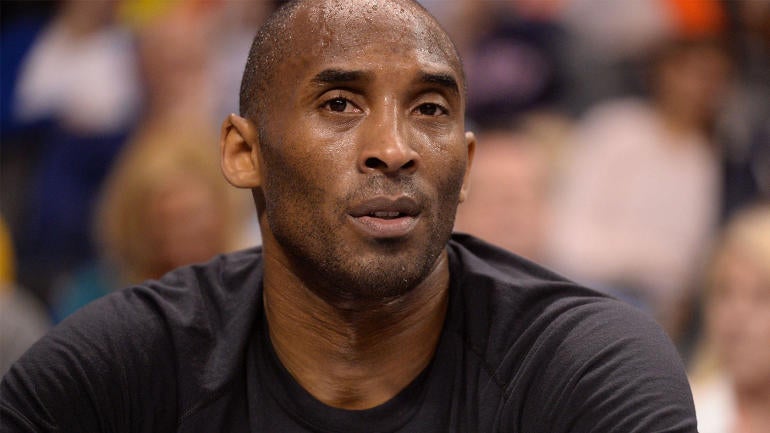 LOOK: Kobe Bryant rocks No. 8 Eagles jersey, gives pep 