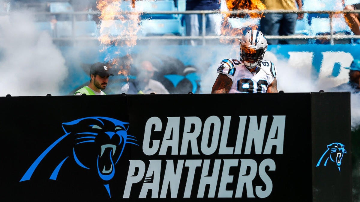 Panthers' Julius Peppers stayed in locker room during Anthem