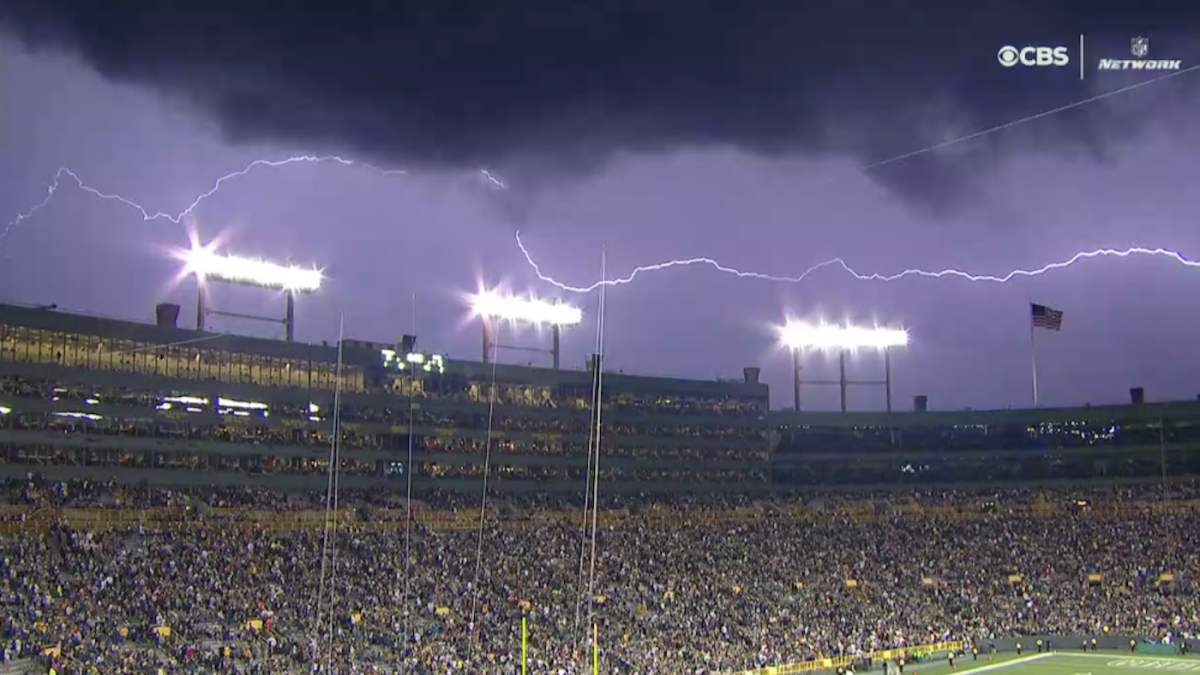 LOOK: Bears-Packers Thursday game hit with rare lightning delay at ...