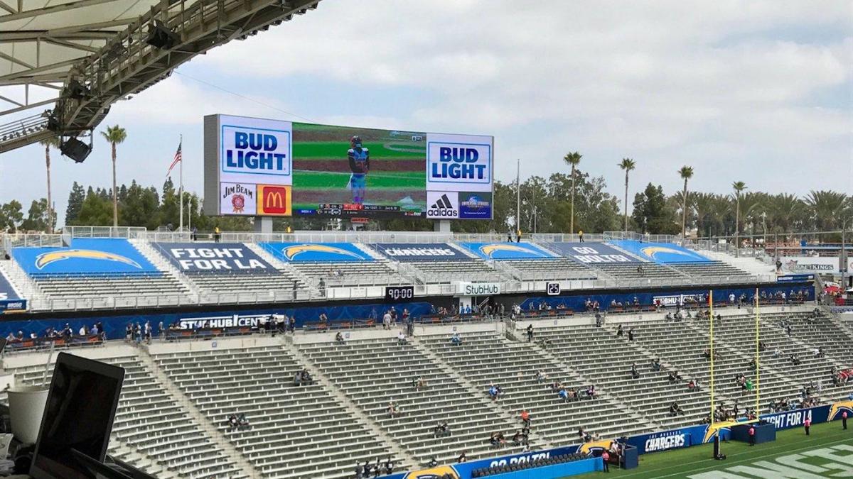 Chargers' debut shows off StubHub Center, but fan turnout still