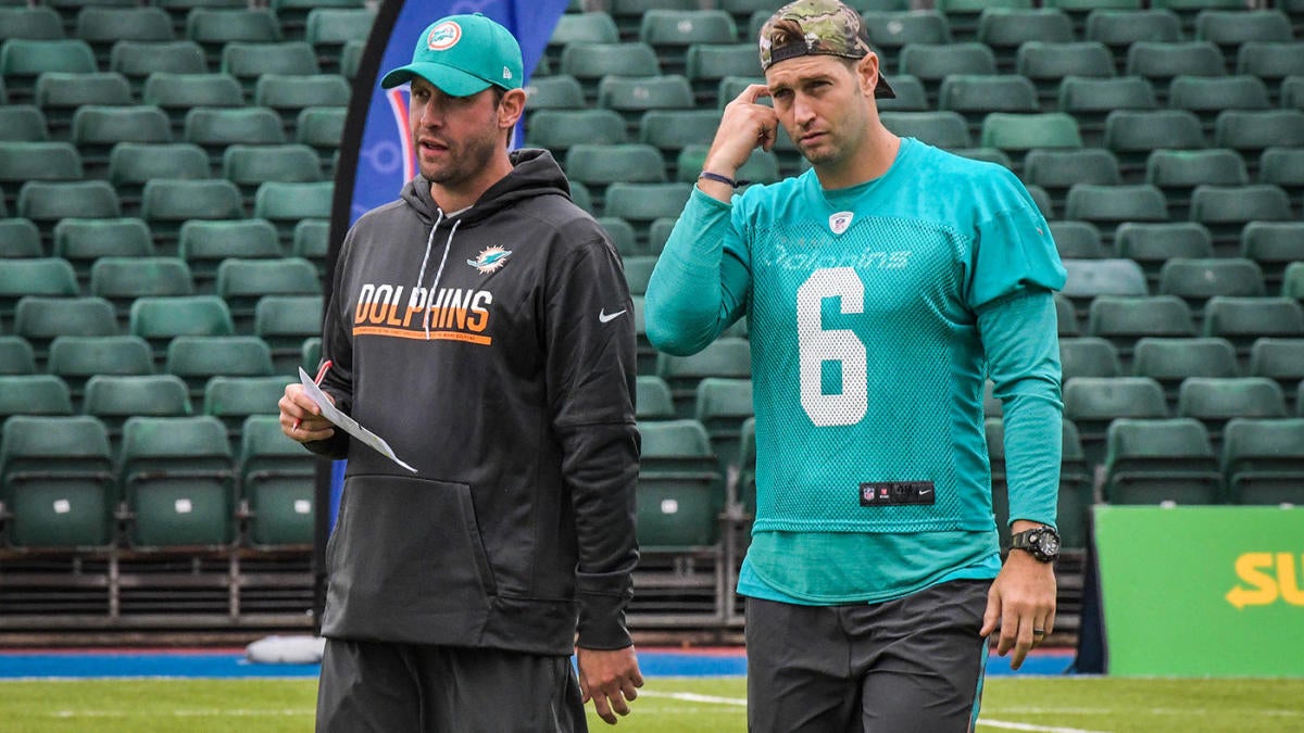 Dolphins QB Jay Cutler Adjusts to New Teammates - Sports Illustrated