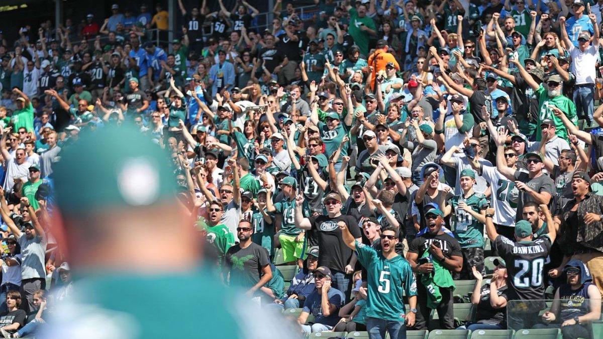 Crowd at Chargers-Cardinals game in LA looks pathetic