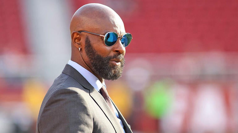 Jerry Rice apparently crashes weddings on the weekends 