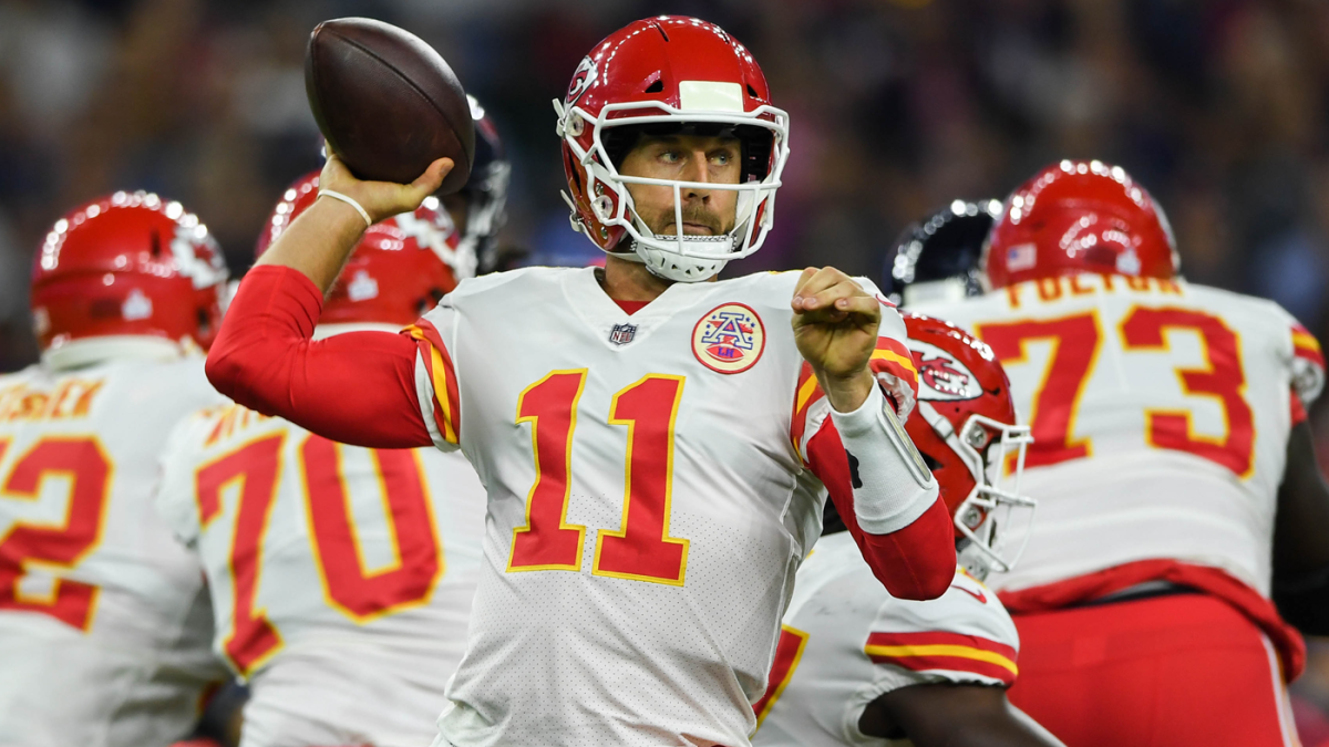 October 25, 2105: Kansas City Chiefs quarterback Alex Smith (11