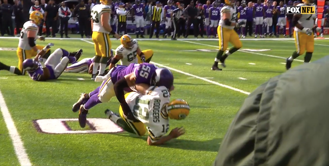 aaron-rodgers-hit-vikings-10-15-17.png