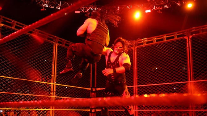 kane-chokeslam-roman-reigns-raw-wwe.jpg