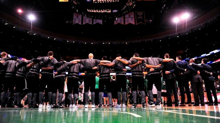 National anthem singer takes knee at Nets game