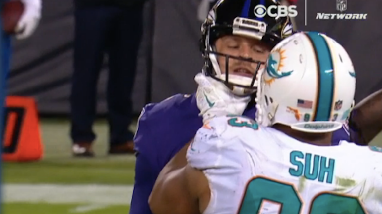 ndamukong-suh-mallett-dolpins-10-26-17.png
