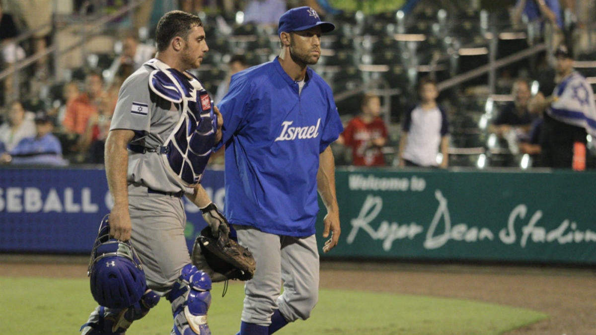 Gabe Kapler, Kevin Cash named MLB Managers of the Year