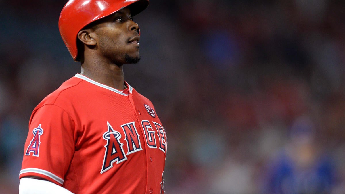 Look Angels Justin Upton Badly Misjudges Fly Ball Ends Up