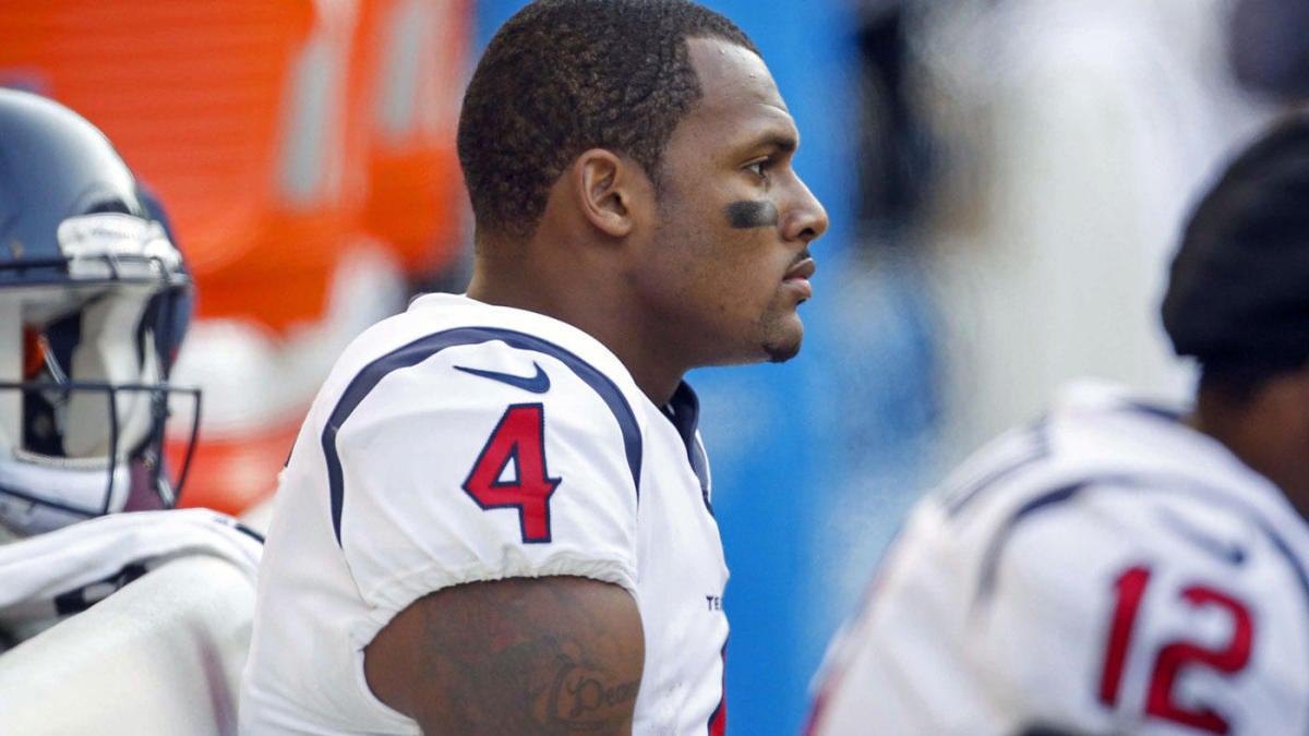 Texans' Deshaun Watson does a victory lap around Dolphins' Brock