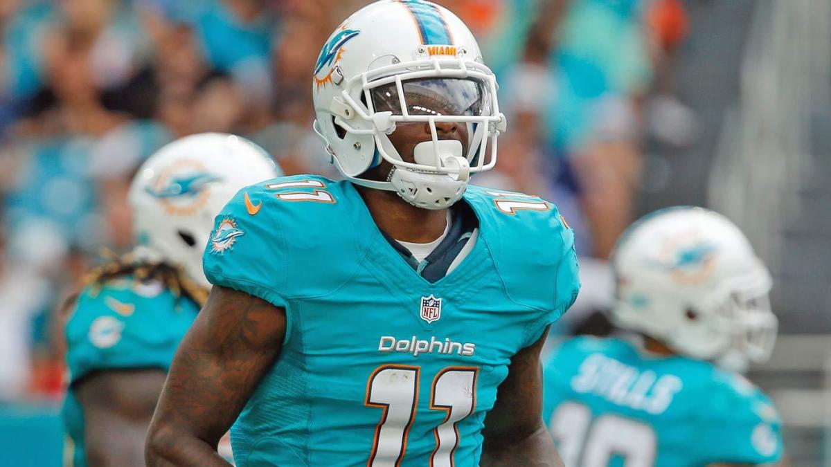 DeVante Parker agrees to four-year contract extension with the Dolphins 