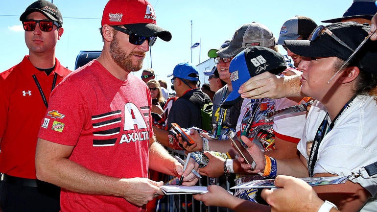 NASCAR awards: Dale Earnhardt Jr. the most popular driver for 15th straight year