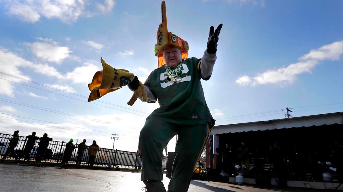 Packers fans drink free beer all game at Wisconsin pub because their team  never scored