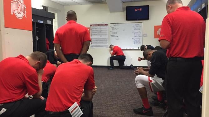 holtmann-pregame-prayer.jpg