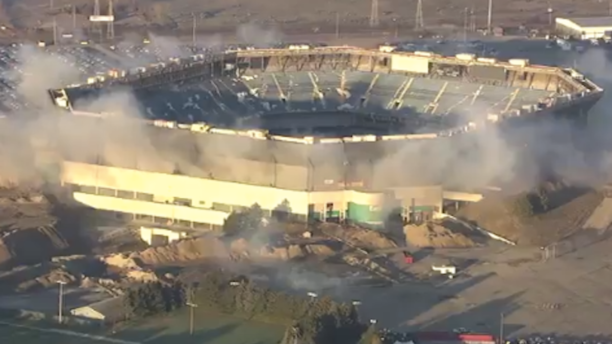 The Pontiac Silverdome demolition fails, and everybody's got jokes