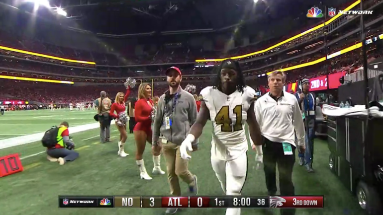 Saints rookie Alvin Kamara taken to locker room after 