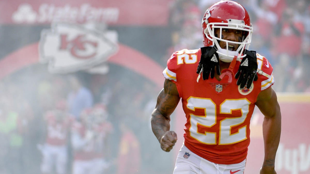 East Rutherford, New Jersey, USA. 3rd Dec, 2017. Kansas City Chiefs  cornerback Marcus Peters (22) heads back to the field with no socks during  the NFL game between the Kansas City Chiefs