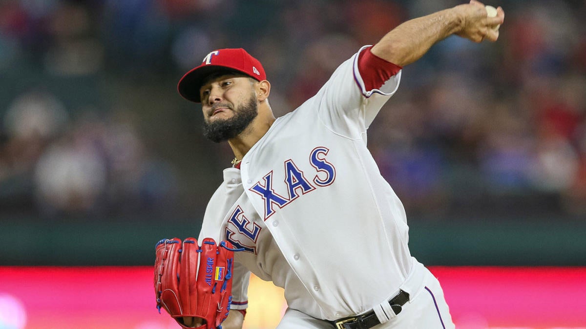 Texas Rangers pitcher suffers freak injury tripping over son's toys: report