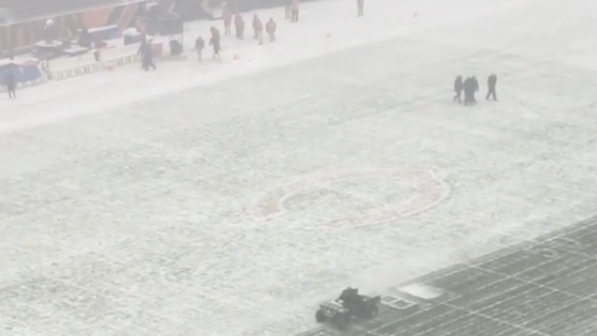 LOOK: Snowfall is starting to get crazy for Browns-Bears Christmas Eve game  