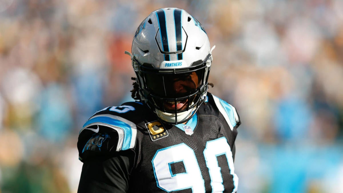 OLB Julius Peppers returns to Carolina Panthers 