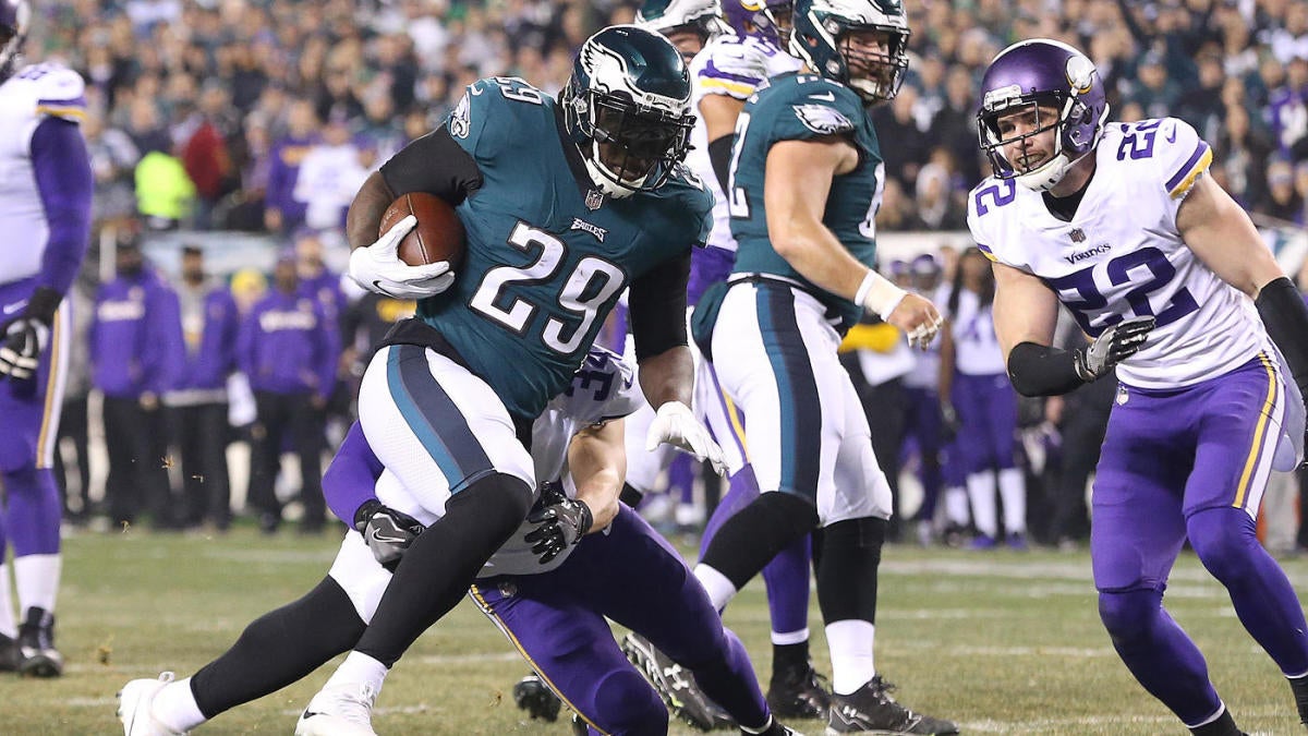 Eagles News: LeGarrette Blount is in “straight enemy mode” versus Patriots  - Bleeding Green Nation